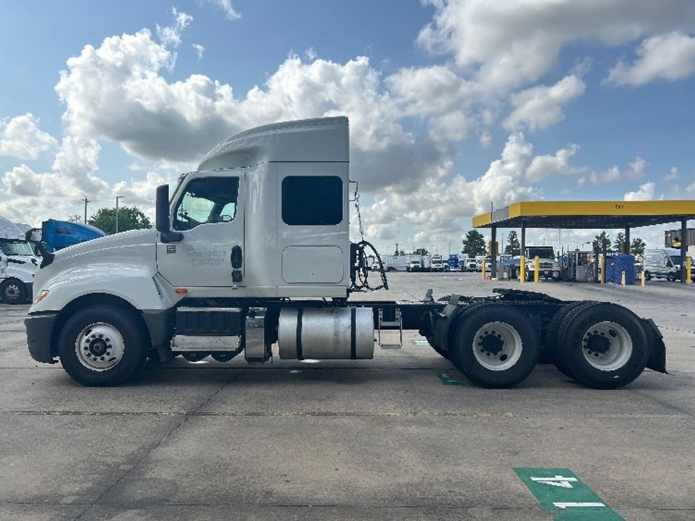 Sleeper Tractor-Heavy Duty Tractors-International-2020-LT625-Houston-TX-683,192\n\t\tmiles-$ 36,250 - Image 4