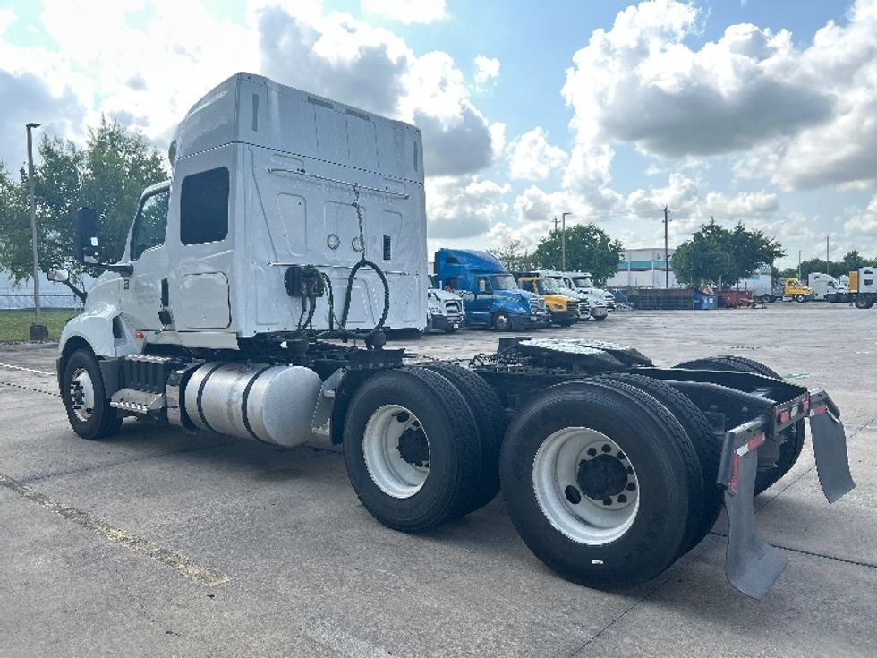 Sleeper Tractor-Heavy Duty Tractors-International-2020-LT625-Houston-TX-683,192\n\t\tmiles-$ 36,250 - Image 5