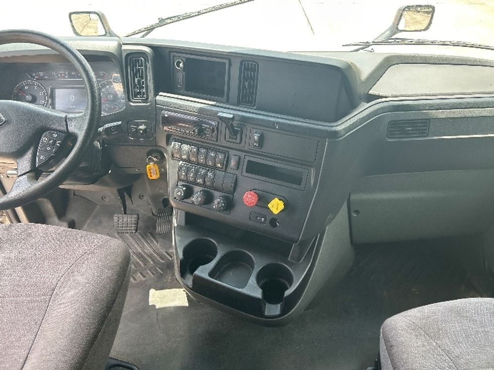 Sleeper Tractor-Heavy Duty Tractors-International-2020-LT625-Houston-TX-751,006\n\t\tmiles-$ 30,250 - Image 12