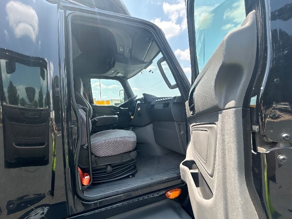 Sleeper Tractor-Heavy Duty Tractors-International-2020-LT625-Indian Trail-NC-496,914\n\t\tmiles-$ 49,500 - Image 13