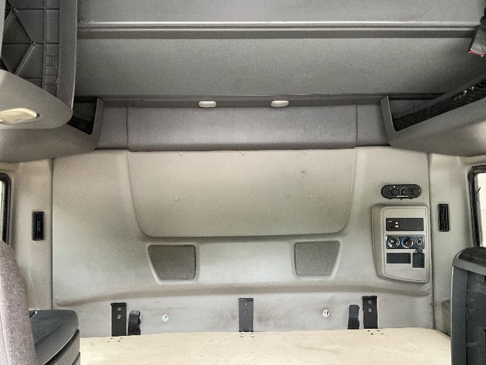 Sleeper Tractor-Heavy Duty Tractors-International-2020-LT625-Jessup-PA-576,610\n\t\tmiles-$ 44,500 - Image 16