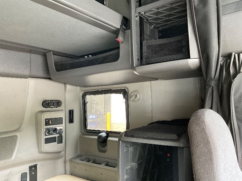 Sleeper Tractor-Heavy Duty Tractors-International-2020-LT625-Jessup-PA-576,610\n\t\tmiles-$ 44,500 - Image 17