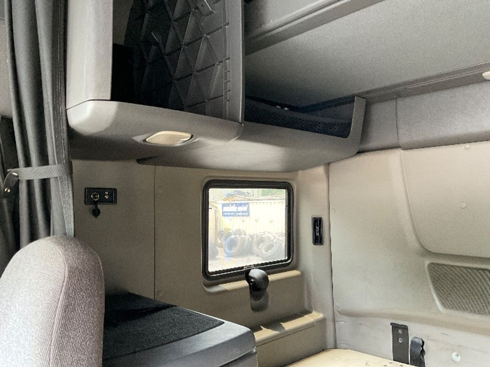 Sleeper Tractor-Heavy Duty Tractors-International-2020-LT625-Jessup-PA-576,610\n\t\tmiles-$ 44,500 - Image 18