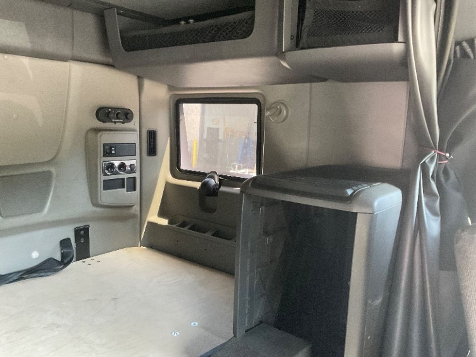 Sleeper Tractor-Heavy Duty Tractors-International-2020-LT625-Jessup-PA-626,327\n\t\tmiles-$ 41,000 - Image 17