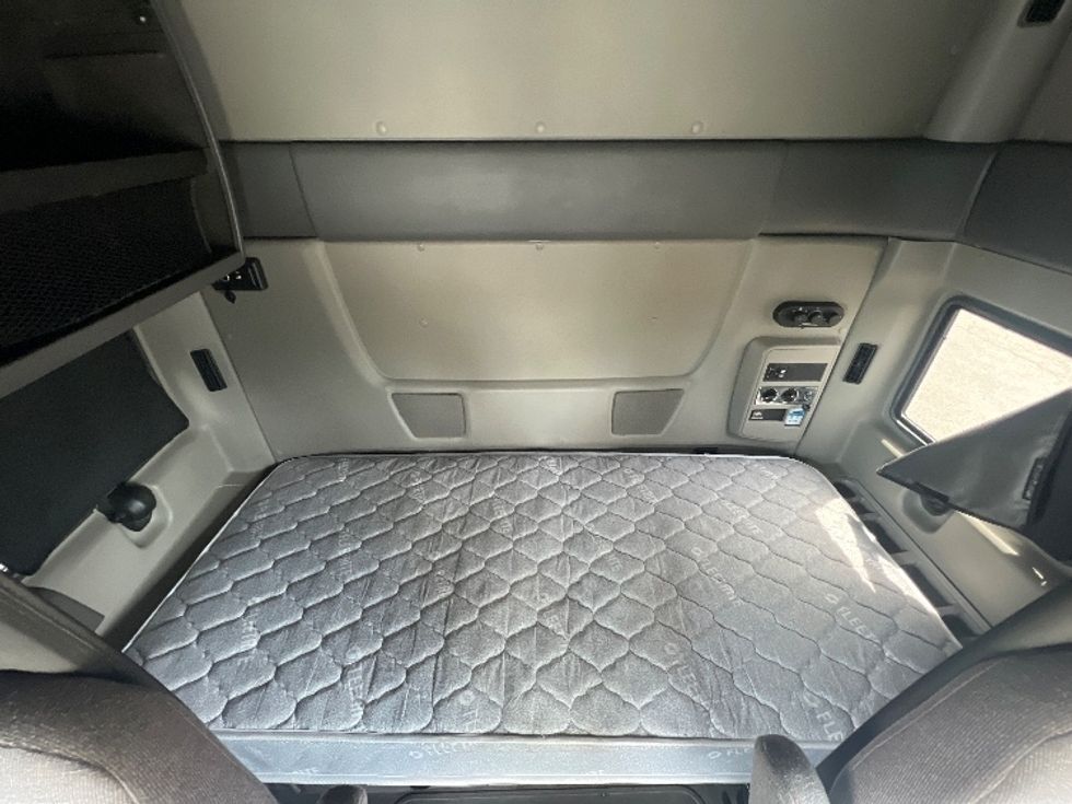 Sleeper Tractor-Heavy Duty Tractors-International-2020-LT625-Kentwood-MI-467,910\n\t\tmiles-$ 35,000 - Image 16