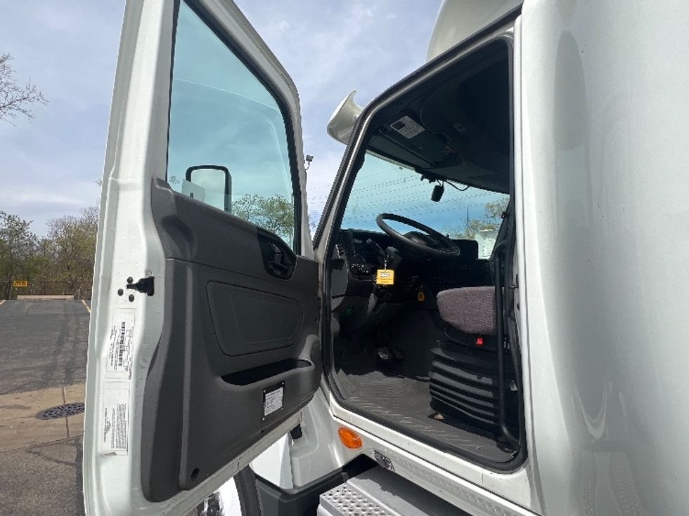 Sleeper Tractor-Heavy Duty Tractors-International-2020-LT625-Kentwood-MI-467,910\n\t\tmiles-$ 35,000 - Image 9
