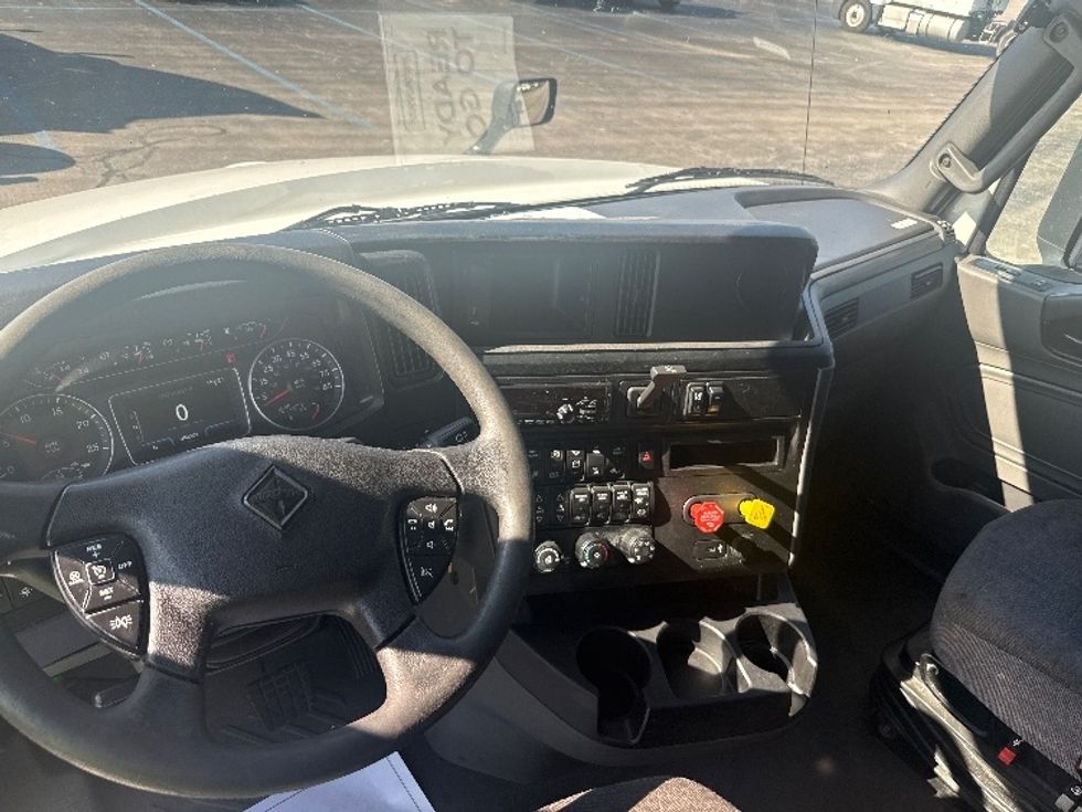 Sleeper Tractor-Heavy Duty Tractors-International-2020-LT625-La Porte-IN-390,805\n\t\tmiles-$ 55,000 - Image 11