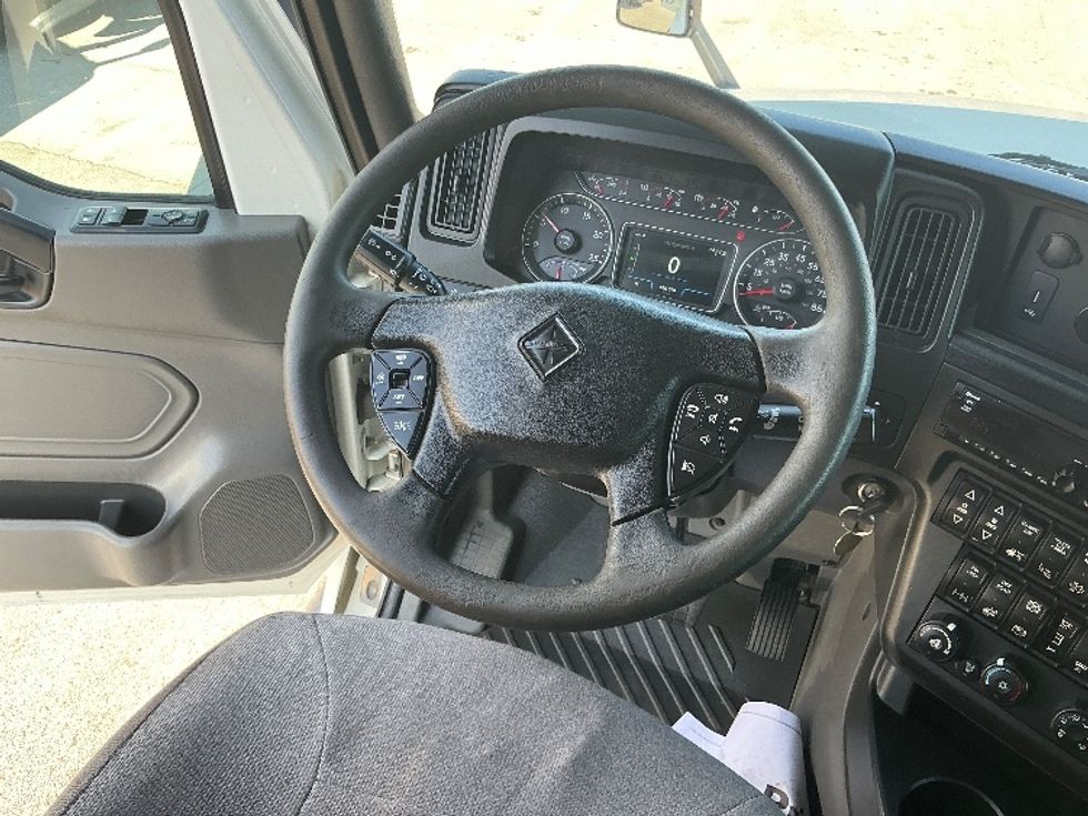 Sleeper Tractor-Heavy Duty Tractors-International-2020-LT625-La Porte-IN-550,816\n\t\tmiles-$ 37,500 - Image 10