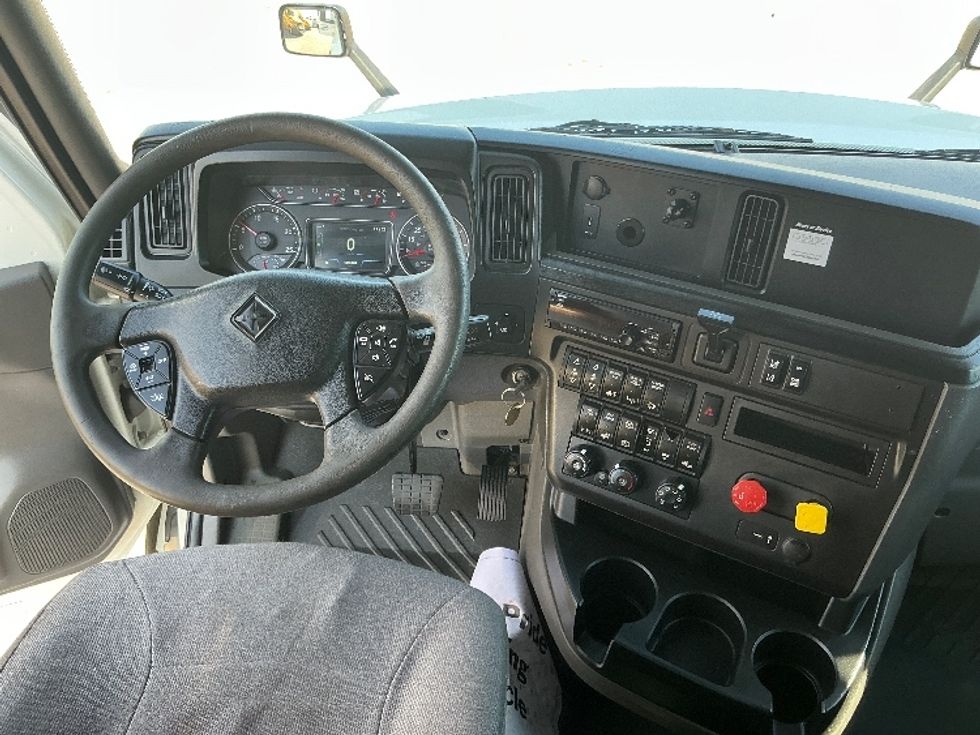 Sleeper Tractor-Heavy Duty Tractors-International-2020-LT625-La Porte-IN-550,816\n\t\tmiles-$ 37,500 - Image 11