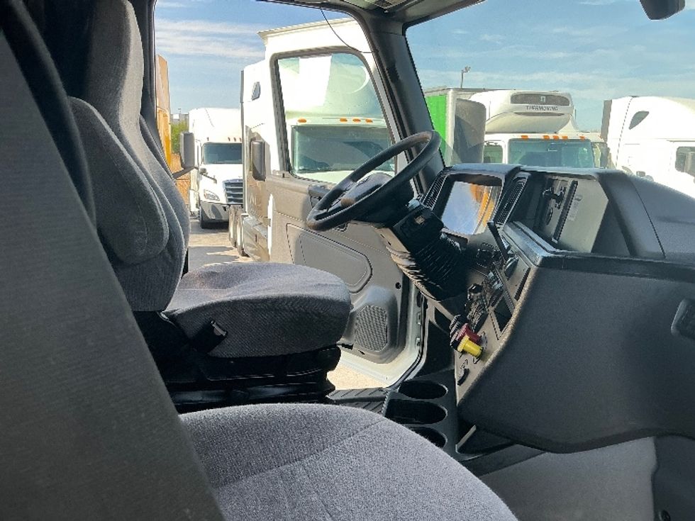 Sleeper Tractor-Heavy Duty Tractors-International-2020-LT625-La Porte-IN-550,816\n\t\tmiles-$ 37,500 - Image 14
