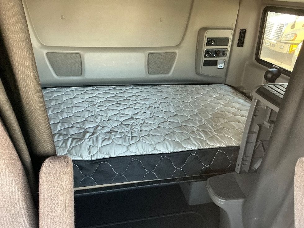 Sleeper Tractor-Heavy Duty Tractors-International-2020-LT625-La Porte-IN-550,816\n\t\tmiles-$ 37,500 - Image 15