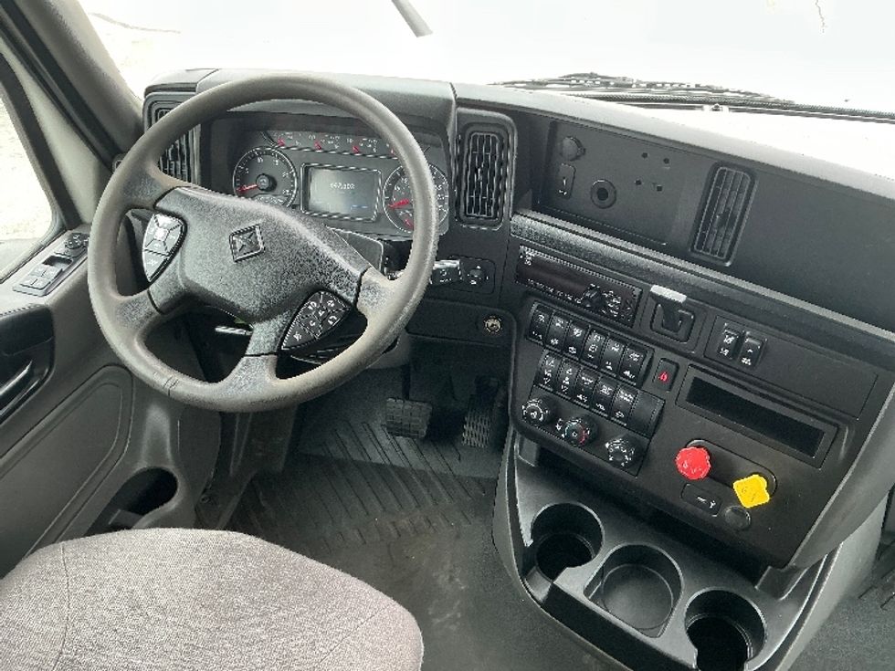 Sleeper Tractor-Heavy Duty Tractors-International-2020-LT625-La Porte-IN-642,519\n\t\tmiles-$ 31,750 - Image 11