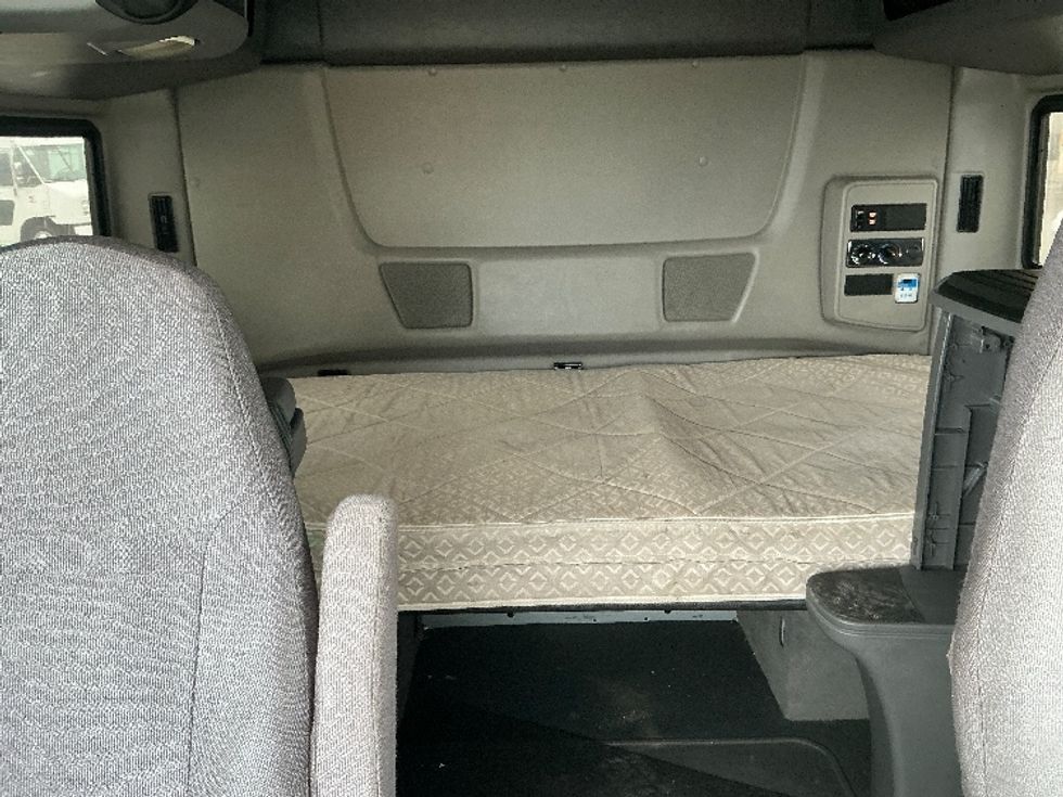 Sleeper Tractor-Heavy Duty Tractors-International-2020-LT625-La Porte-IN-642,519\n\t\tmiles-$ 31,750 - Image 16