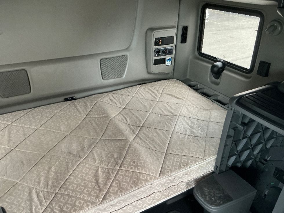 Sleeper Tractor-Heavy Duty Tractors-International-2020-LT625-La Porte-IN-642,519\n\t\tmiles-$ 31,750 - Image 17