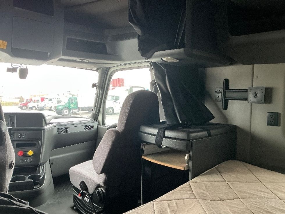 Sleeper Tractor-Heavy Duty Tractors-International-2020-LT625-La Porte-IN-642,519\n\t\tmiles-$ 31,750 - Image 19