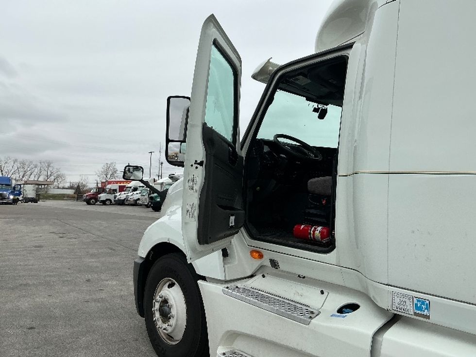 Sleeper Tractor-Heavy Duty Tractors-International-2020-LT625-La Porte-IN-642,519\n\t\tmiles-$ 31,750 - Image 9