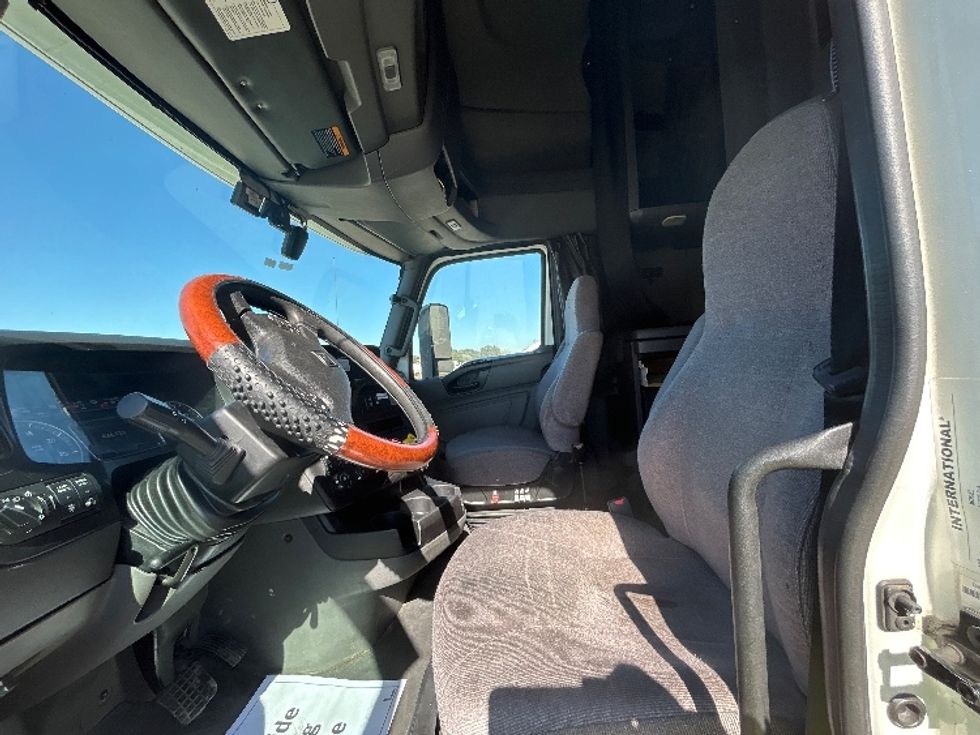 Sleeper Tractor-Heavy Duty Tractors-International-2020-LT625-Laredo-TX-434,122\n\t\tmiles-$ 48,250 - Image 10