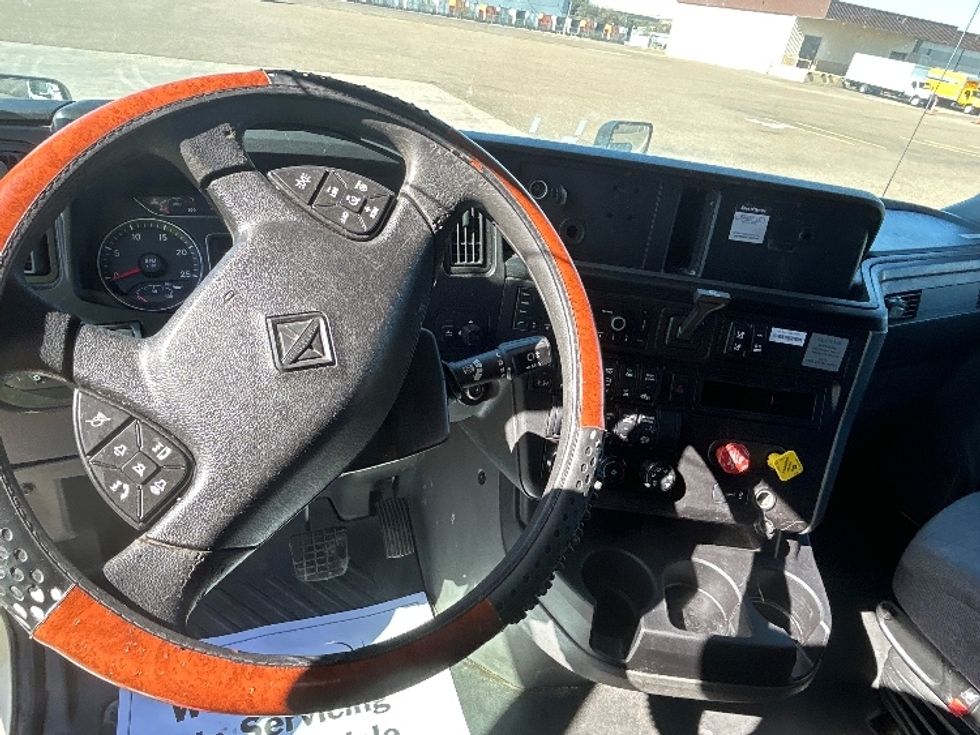 Sleeper Tractor-Heavy Duty Tractors-International-2020-LT625-Laredo-TX-434,122\n\t\tmiles-$ 48,250 - Image 11