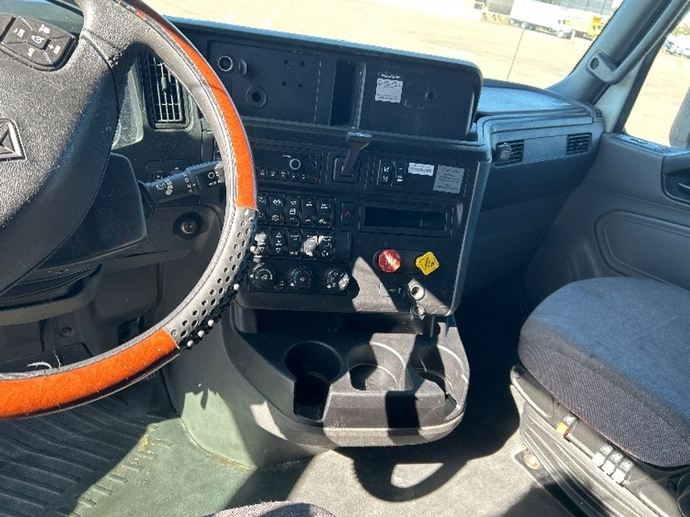 Sleeper Tractor-Heavy Duty Tractors-International-2020-LT625-Laredo-TX-434,122\n\t\tmiles-$ 48,250 - Image 12