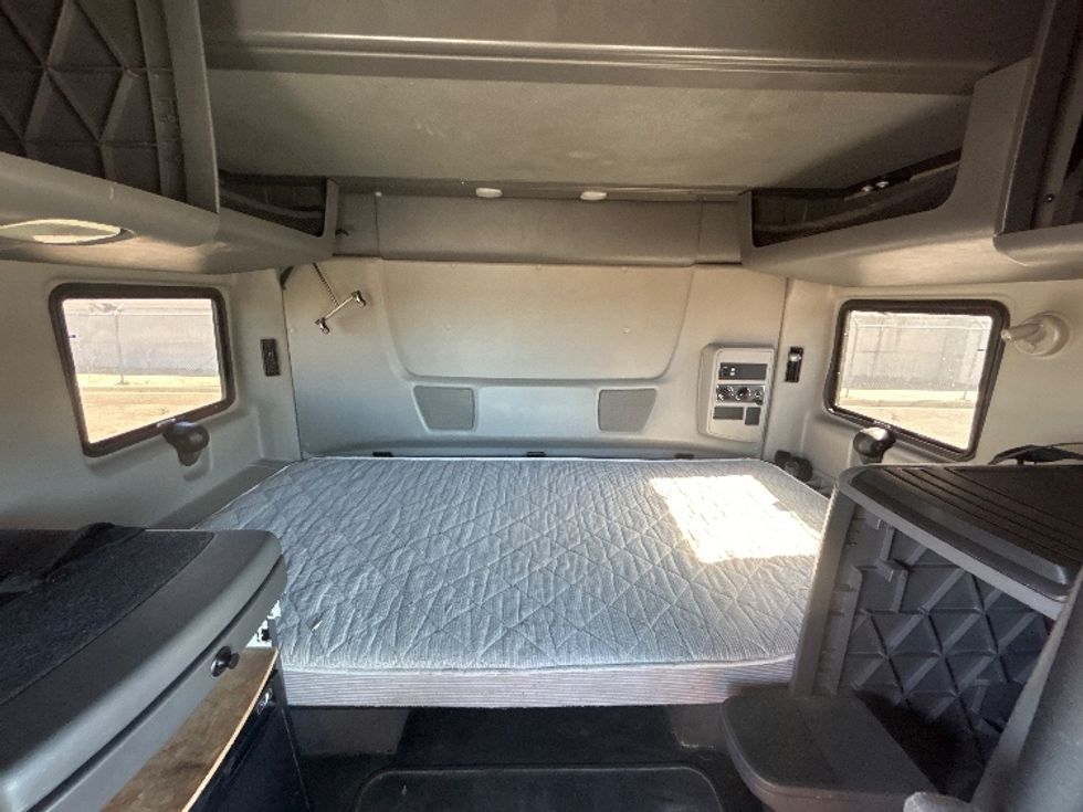 Sleeper Tractor-Heavy Duty Tractors-International-2020-LT625-Laredo-TX-434,122\n\t\tmiles-$ 48,250 - Image 16