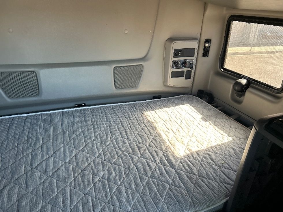 Sleeper Tractor-Heavy Duty Tractors-International-2020-LT625-Laredo-TX-434,122\n\t\tmiles-$ 48,250 - Image 17