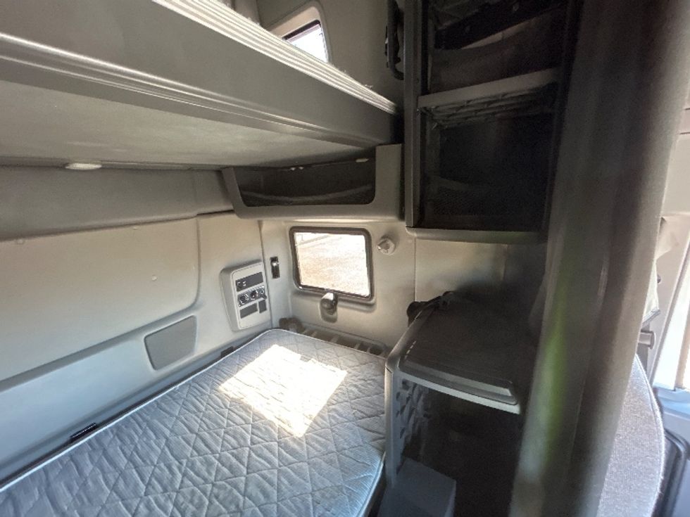 Sleeper Tractor-Heavy Duty Tractors-International-2020-LT625-Laredo-TX-434,122\n\t\tmiles-$ 48,250 - Image 18