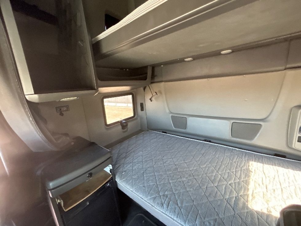 Sleeper Tractor-Heavy Duty Tractors-International-2020-LT625-Laredo-TX-434,122\n\t\tmiles-$ 48,250 - Image 19