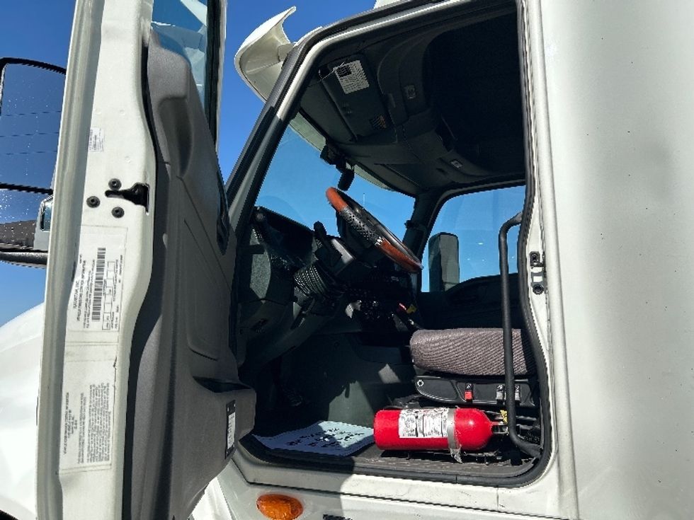 Sleeper Tractor-Heavy Duty Tractors-International-2020-LT625-Laredo-TX-434,122\n\t\tmiles-$ 48,250 - Image 9