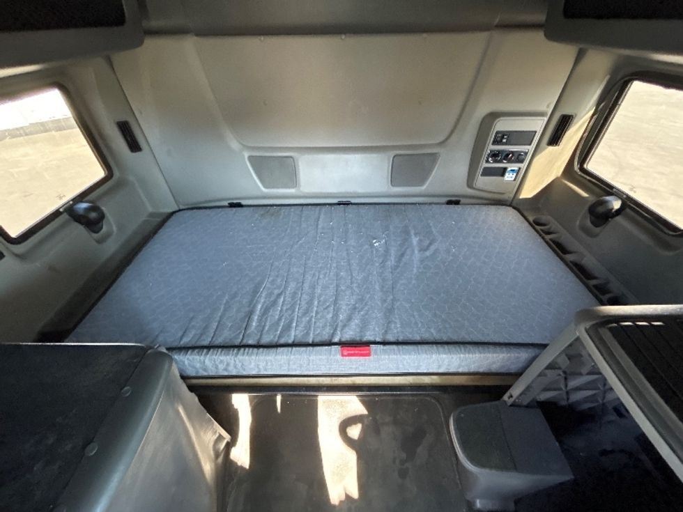 Sleeper Tractor-Heavy Duty Tractors-International-2020-LT625-Las Vegas-NV-384,626\n\t\tmiles-$ 52,000 - Image 17