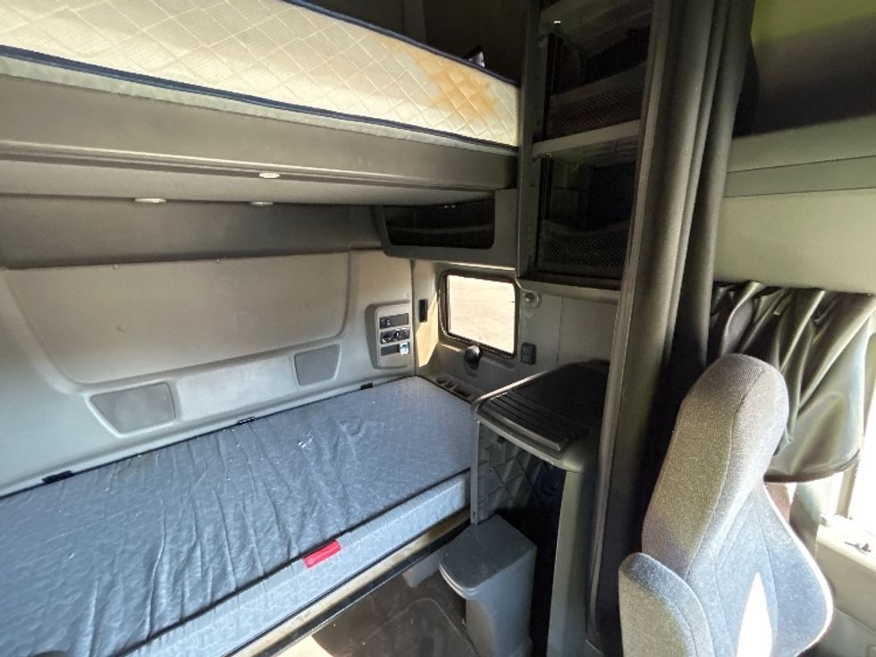 Sleeper Tractor-Heavy Duty Tractors-International-2020-LT625-Las Vegas-NV-384,626\n\t\tmiles-$ 52,000 - Image 18