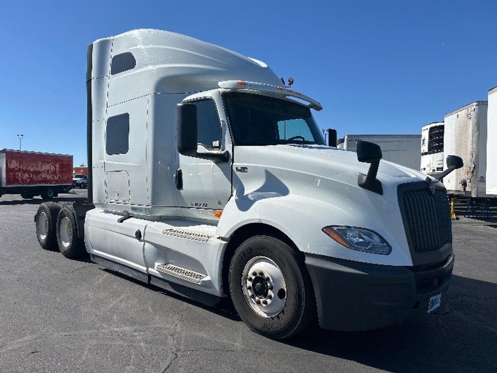 Sleeper Tractor-Heavy Duty Tractors-International-2020-LT625-Las Vegas-NV-613,500\n\t\tmiles-$ 39,250 - Image 1