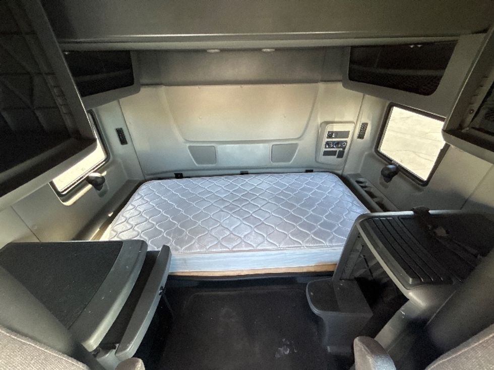 Sleeper Tractor-Heavy Duty Tractors-International-2020-LT625-Las Vegas-NV-613,500\n\t\tmiles-$ 39,250 - Image 12