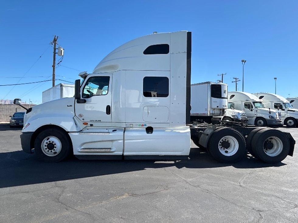 Sleeper Tractor-Heavy Duty Tractors-International-2020-LT625-Las Vegas-NV-613,500\n\t\tmiles-$ 39,250 - Image 4