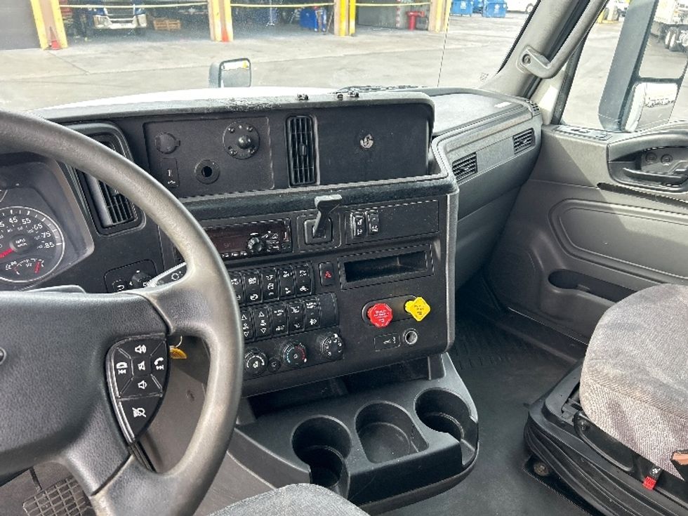 Sleeper Tractor-Heavy Duty Tractors-International-2020-LT625-Las Vegas-NV-653,000\n\t\tmiles-$ 32,000 - Image 12