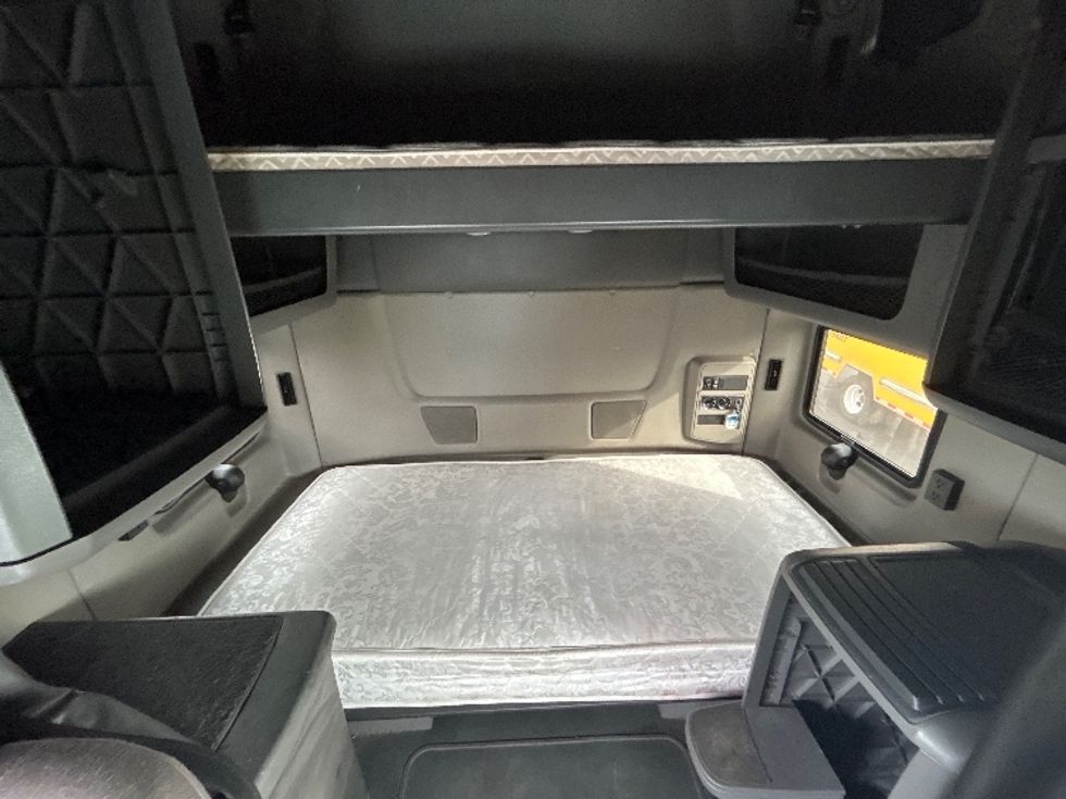 Sleeper Tractor-Heavy Duty Tractors-International-2020-LT625-Las Vegas-NV-653,000\n\t\tmiles-$ 32,000 - Image 16