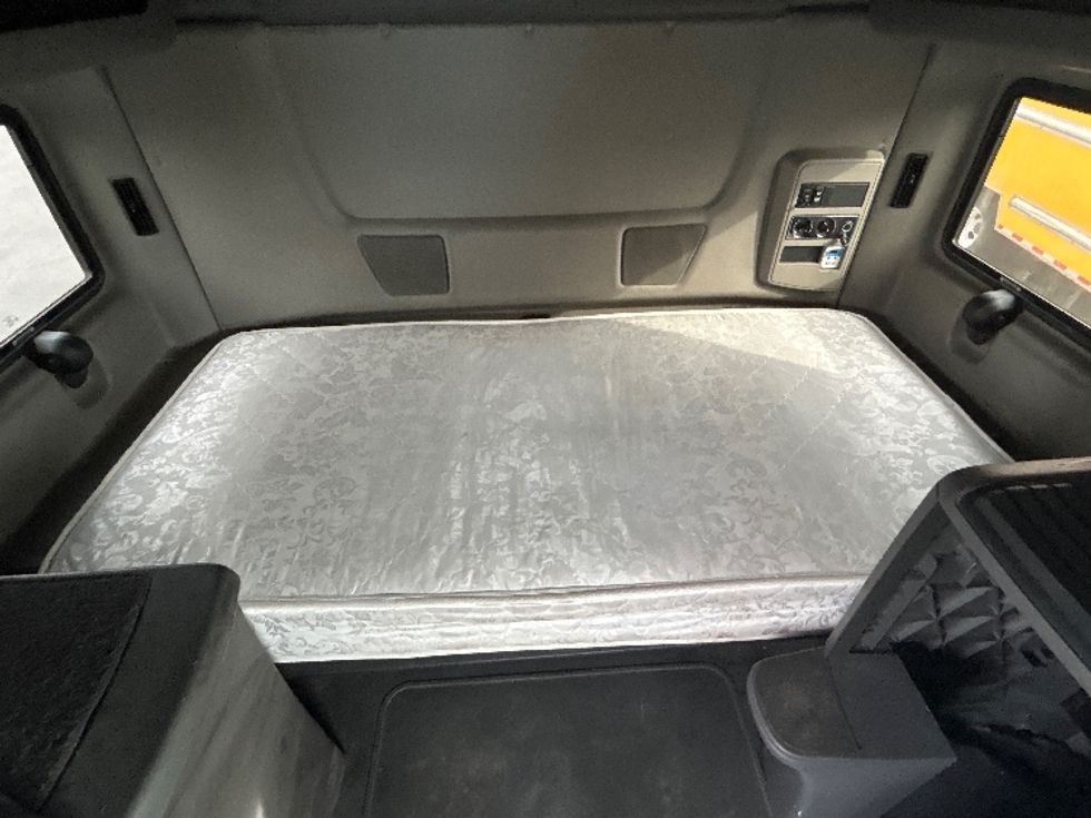 Sleeper Tractor-Heavy Duty Tractors-International-2020-LT625-Las Vegas-NV-653,000\n\t\tmiles-$ 32,000 - Image 17