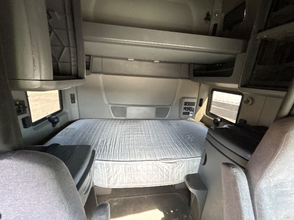 Sleeper Tractor-Heavy Duty Tractors-International-2020-LT625-Las Vegas-NV-683,311\n\t\tmiles-$ 30,750 - Image 16