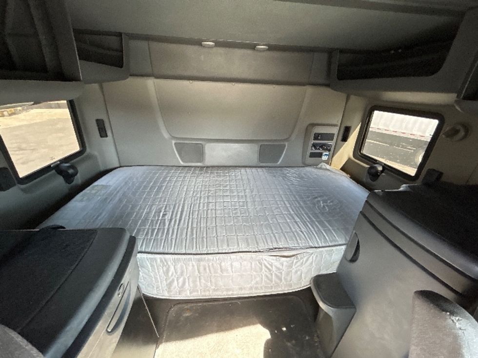 Sleeper Tractor-Heavy Duty Tractors-International-2020-LT625-Las Vegas-NV-683,311\n\t\tmiles-$ 30,750 - Image 17