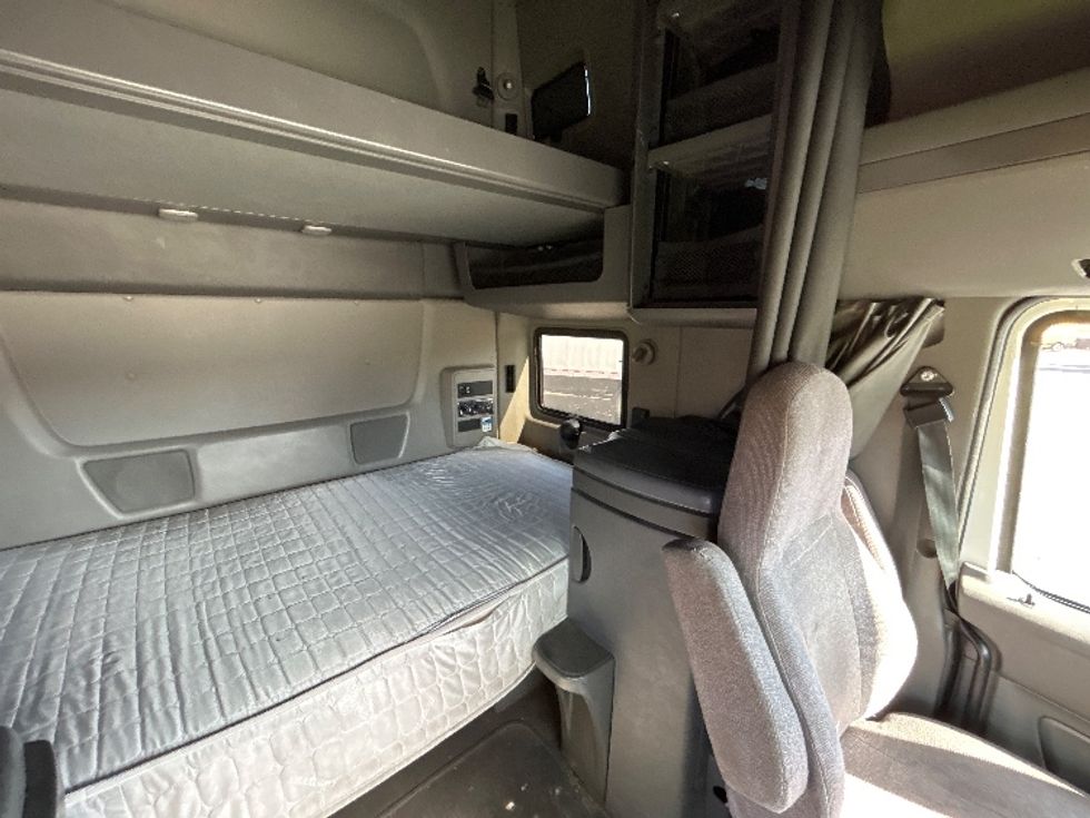 Sleeper Tractor-Heavy Duty Tractors-International-2020-LT625-Las Vegas-NV-683,311\n\t\tmiles-$ 30,750 - Image 18