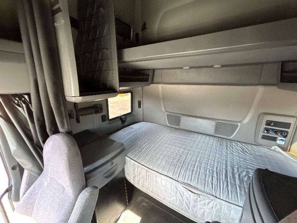 Sleeper Tractor-Heavy Duty Tractors-International-2020-LT625-Las Vegas-NV-683,311\n\t\tmiles-$ 30,750 - Image 19