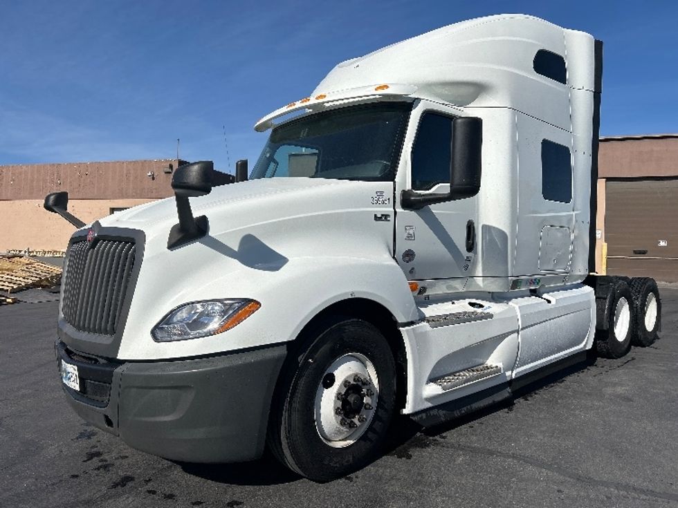 Sleeper Tractor-Heavy Duty Tractors-International-2020-LT625-Las Vegas-NV-683,311\n\t\tmiles-$ 30,750 - Image 3