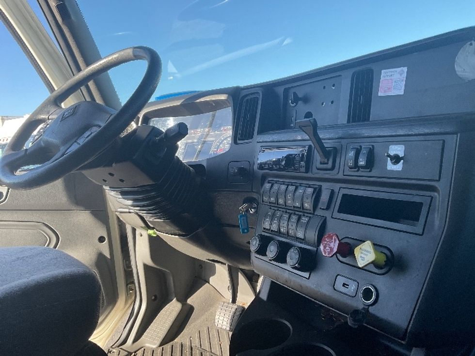 Sleeper Tractor-Heavy Duty Tractors-International-2020-LT625-Longview-TX-376,173\n\t\tmiles-$ 41,500 - Image 21