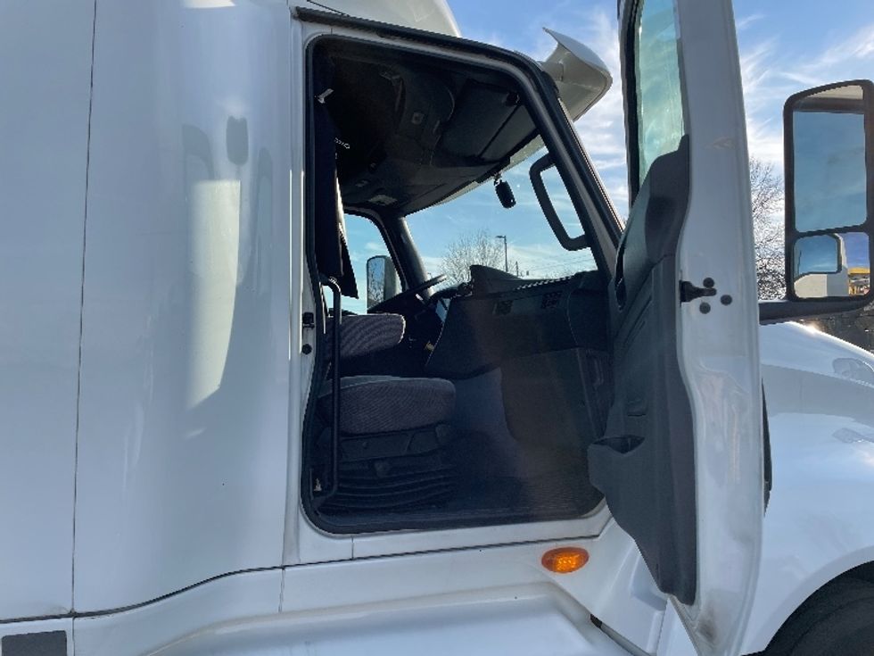 Sleeper Tractor-Heavy Duty Tractors-International-2020-LT625-Louisville-KY-556,443\n\t\tmiles-$ 45,250 - Image 13