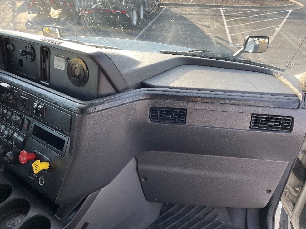 Sleeper Tractor-Heavy Duty Tractors-International-2020-LT625-Louisville-KY-556,443\n\t\tmiles-$ 45,250 - Image 14