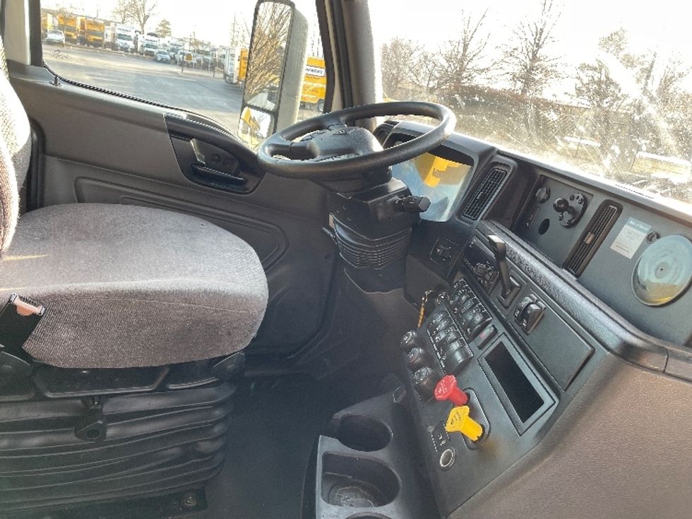 Sleeper Tractor-Heavy Duty Tractors-International-2020-LT625-Louisville-KY-556,443\n\t\tmiles-$ 45,250 - Image 15