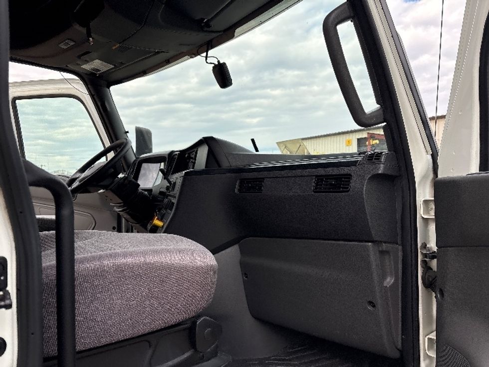 Sleeper Tractor-Heavy Duty Tractors-International-2020-LT625-Mebane-NC-420,314\n\t\tmiles-$ 45,750 - Image 13