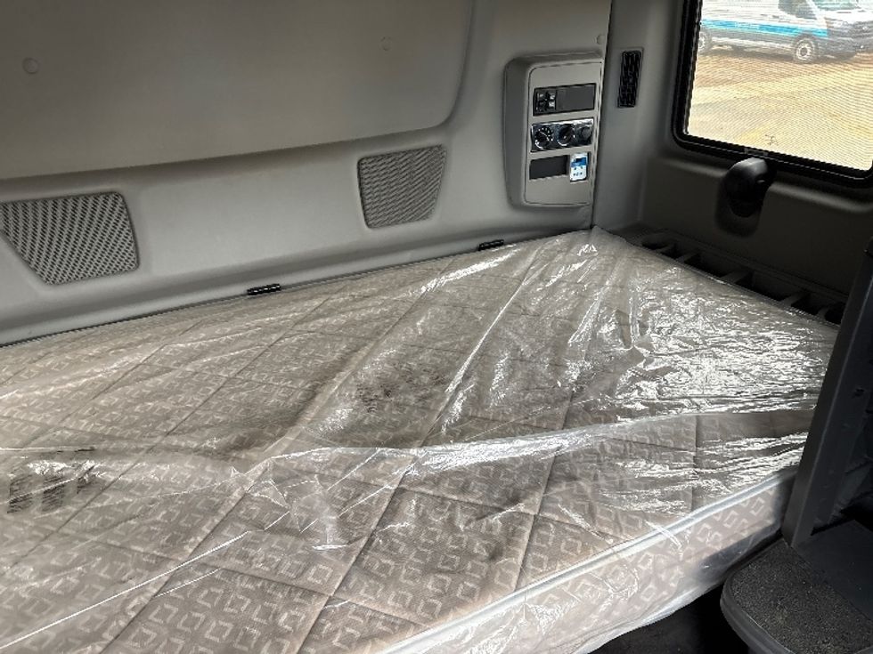 Sleeper Tractor-Heavy Duty Tractors-International-2020-LT625-Mebane-NC-420,314\n\t\tmiles-$ 45,750 - Image 17