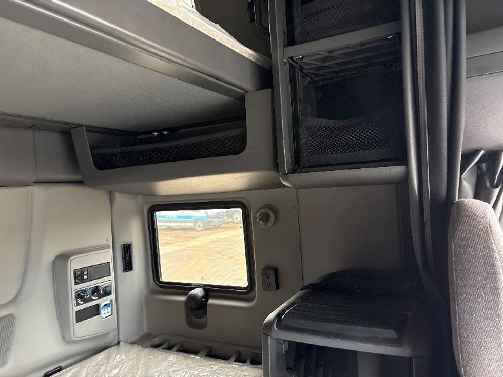 Sleeper Tractor-Heavy Duty Tractors-International-2020-LT625-Mebane-NC-420,314\n\t\tmiles-$ 45,750 - Image 18