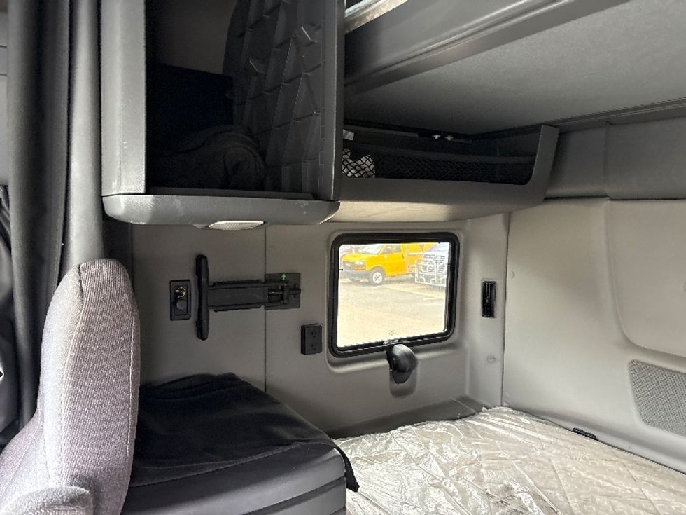 Sleeper Tractor-Heavy Duty Tractors-International-2020-LT625-Mebane-NC-420,314\n\t\tmiles-$ 45,750 - Image 19