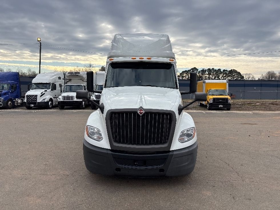 Sleeper Tractor-Heavy Duty Tractors-International-2020-LT625-Mebane-NC-420,314\n\t\tmiles-$ 45,750 - Image 2